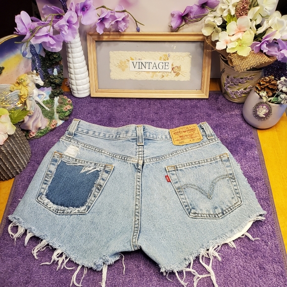 Vintage Levi's high rise distressed cutoff shorts - Picture 4 of 15